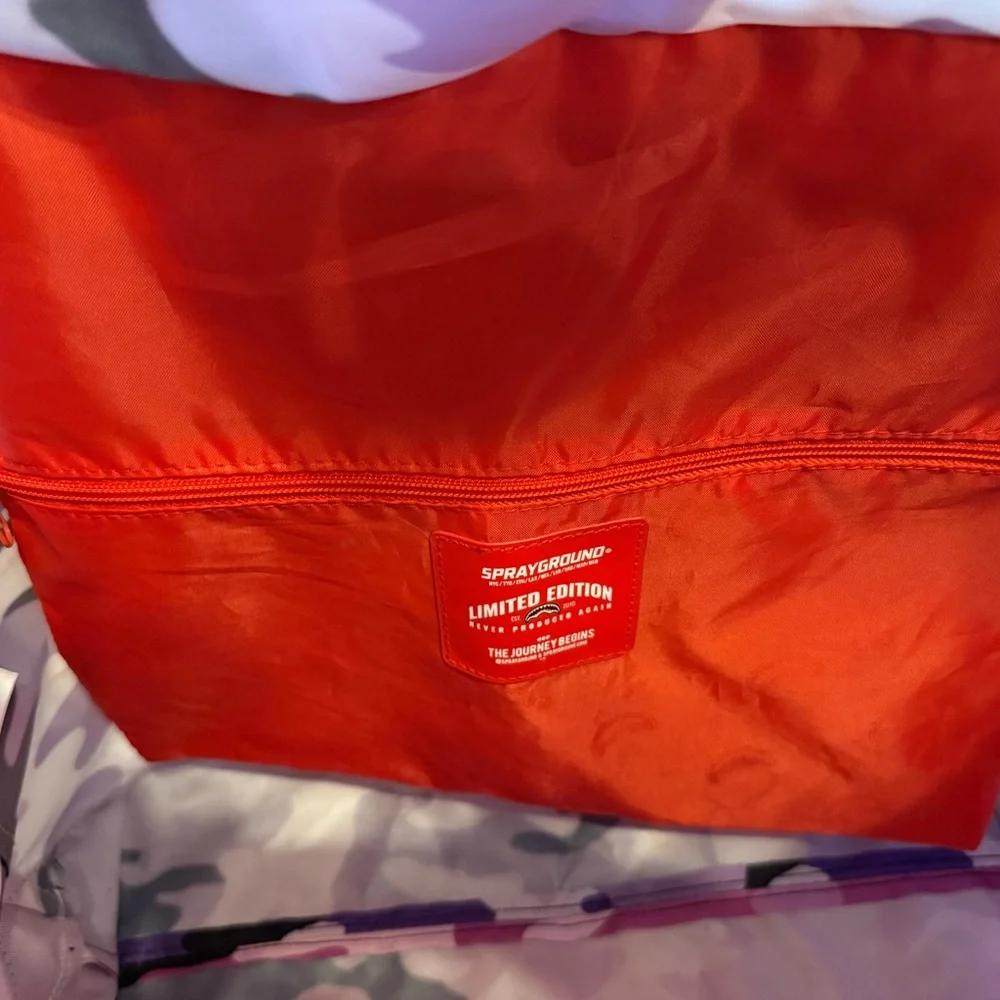 Sprayground Split Camo Beach Tote Bag. See pictures for additional info - Picture 3 of 8